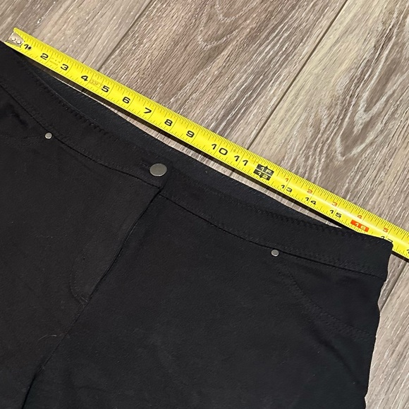 ❄️ Chico's size 2 Knit Sleek Black Pants - Picture 4 of 9